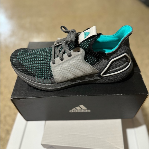 NEW WITH TAGS/BOX Ultraboost 19 size 8M / 9.5W - Picture 2 of 3
